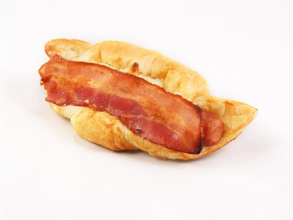 Croissant bacon-worst